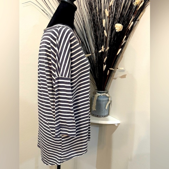 Umgee Sz SM black and white stripes, relaxed fit, and roughed edge neckline - Picture 4 of 10